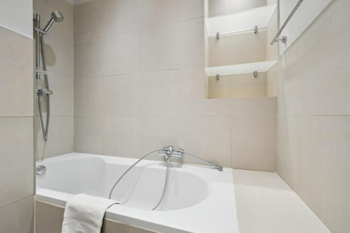 1Br Champs-Elysees - Cityapartmentstay Paris Bagian luar foto