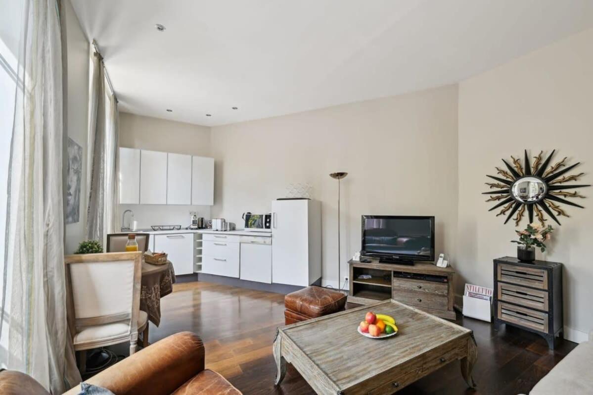 1Br Champs-Elysees - Cityapartmentstay Paris Bagian luar foto