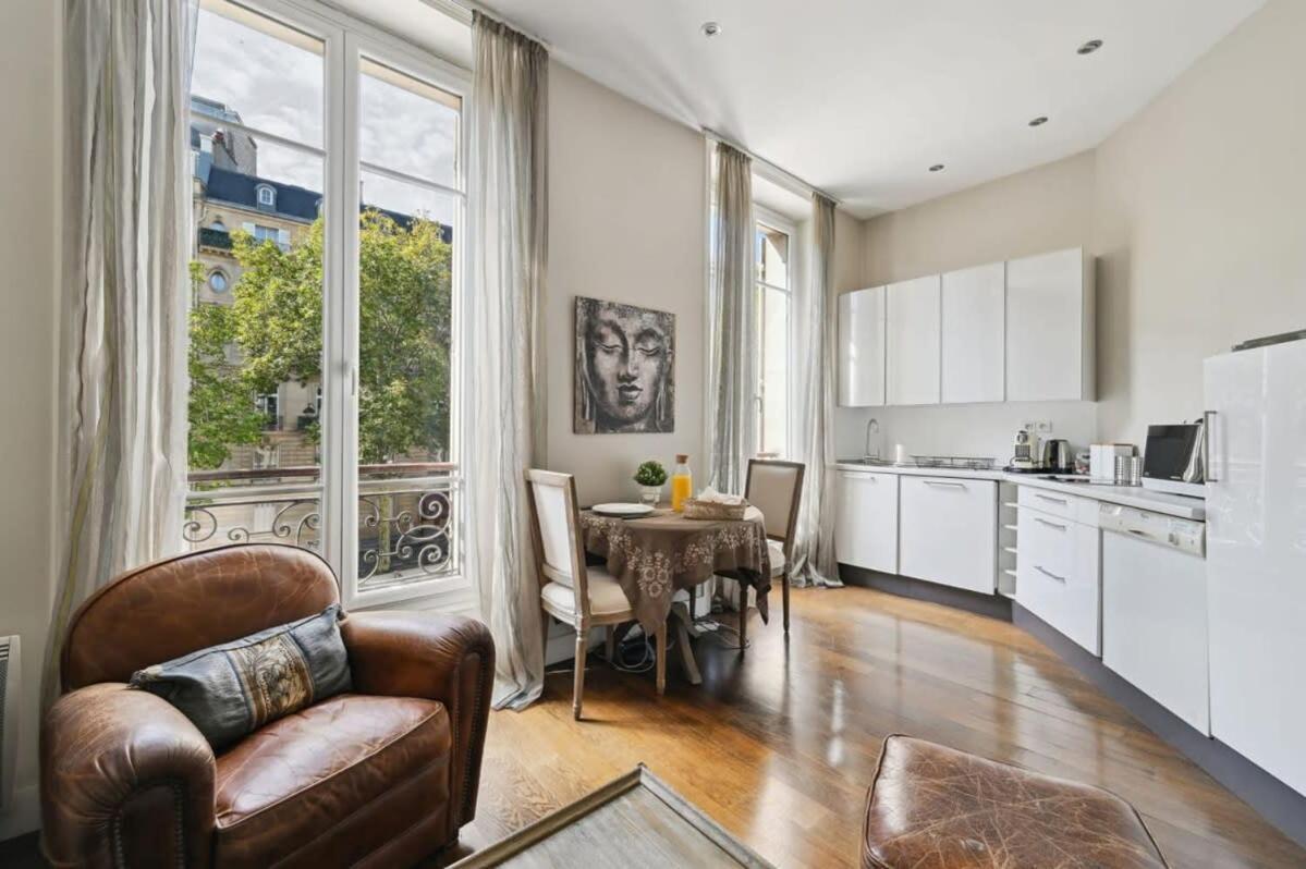 1Br Champs-Elysees - Cityapartmentstay Paris Bagian luar foto